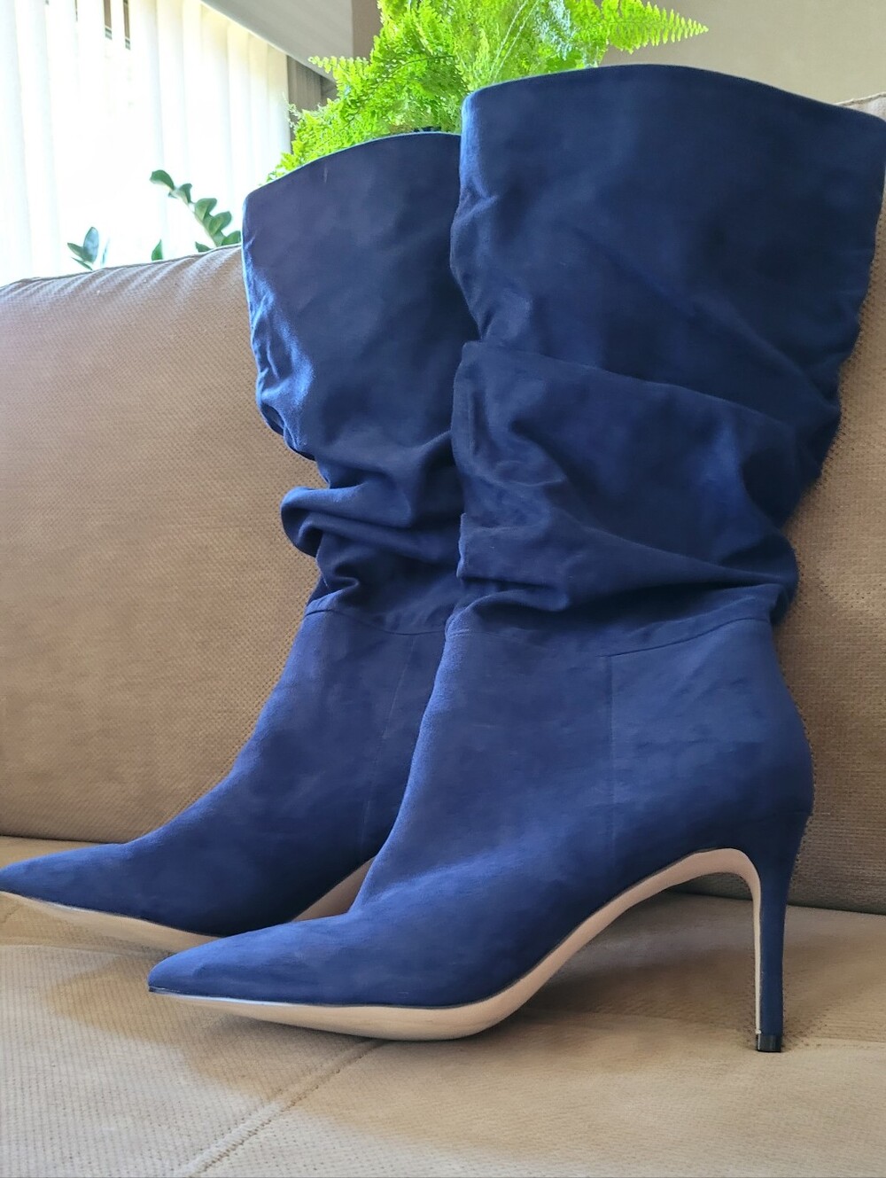 New Slouch Boots Pointed Toes In A Stunning Blue, Very Comfortable        7 1/2